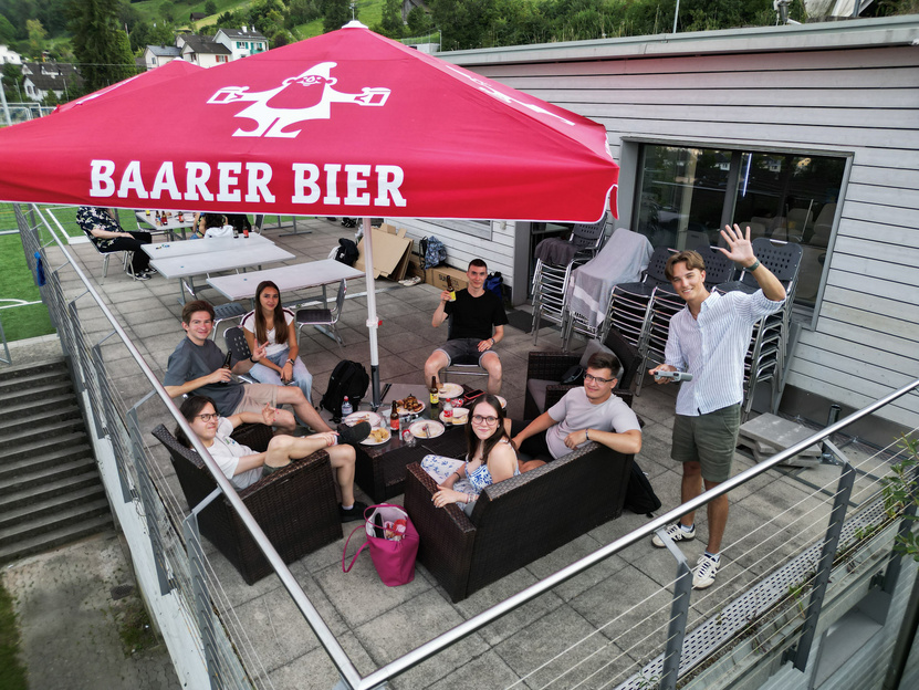 <h3>Wir...</h3>
<ul> <li>sind <strong>Teamplayer. </strong>Vom Webprojekt bis zum Feierabendbier.</li> <li>sind <strong>vielseitig</strong>. Hauptsache digital, Open Source und innerhalb der Schweiz.</li> <li>stehen auf <strong>feste Beziehungen</strong>. Zu unseren langjährigen Mitarbeitenden und unseren Kund:innen.</li> </ul>
<h3>Wir...</h3>
<ul> <li>sind <strong>Teamplayer. </strong>Vom Webprojekt bis zum Feierabendbier.</li> <li>sind <strong>vielseitig</strong>. Hauptsache digital, Open Source und innerhalb der Schweiz.</li> <li>stehen auf <strong>feste Beziehungen</strong>. Zu unseren langjährigen Mitarbeitenden und unseren Kund:innen.</li> </ul>